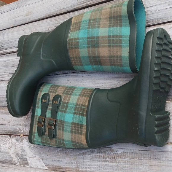UGG plaid x hunter green rainboots - Picture 13 of 15